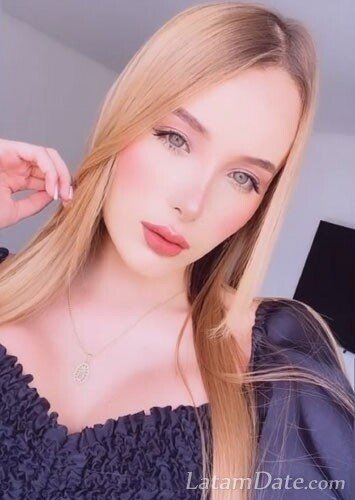 Lesly, 21