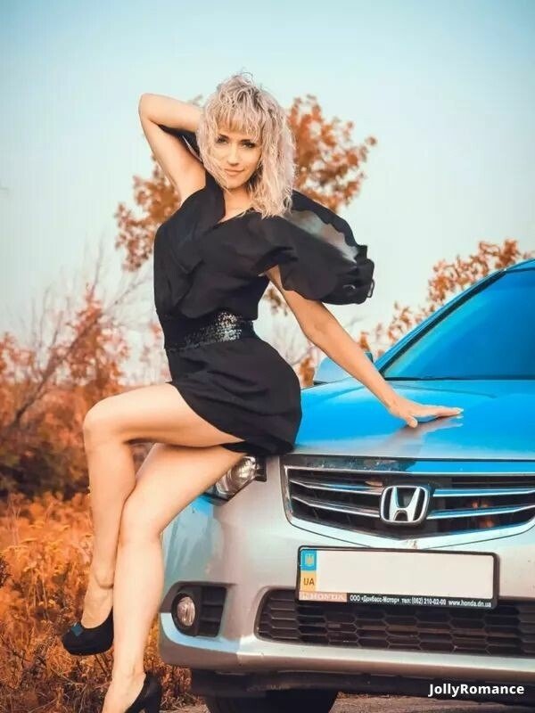 Elena Profile image 5