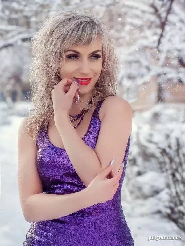 Elena Profile image 2