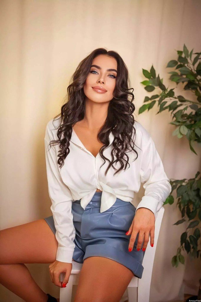 Maryna, 26