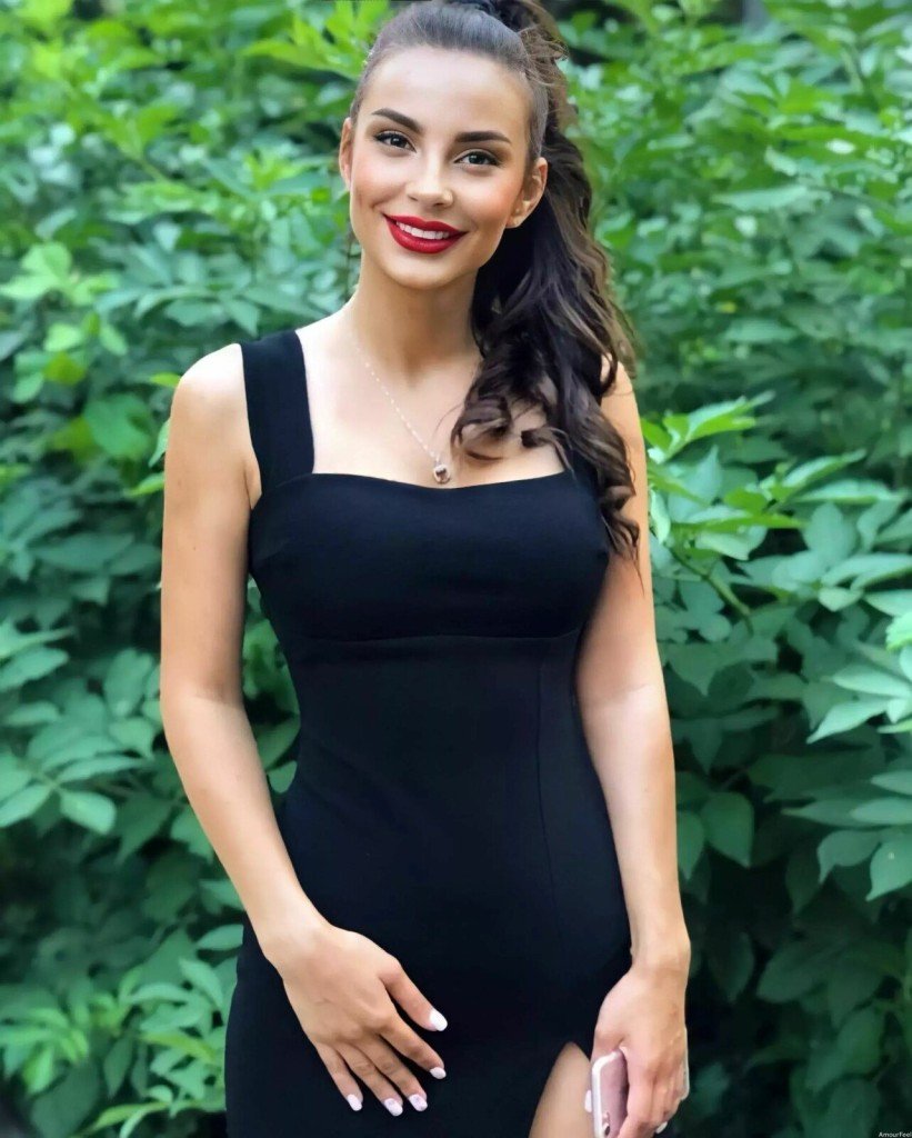 Aryna, 28
