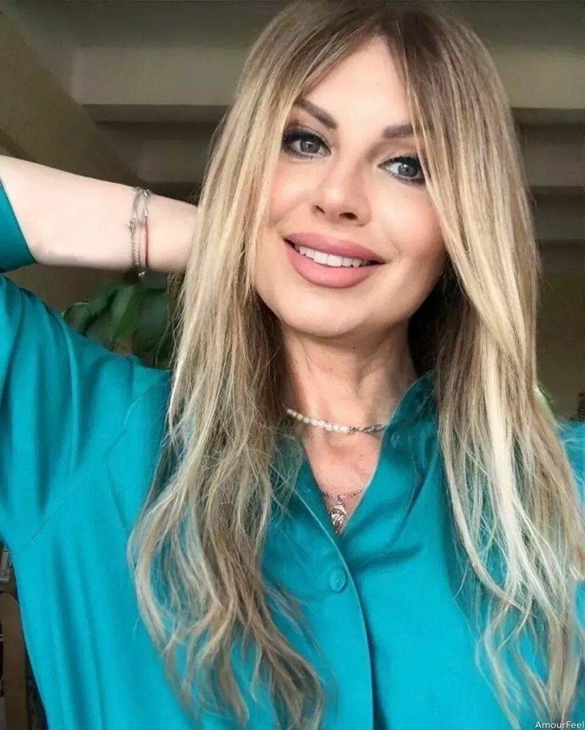 Elena Profile image 6
