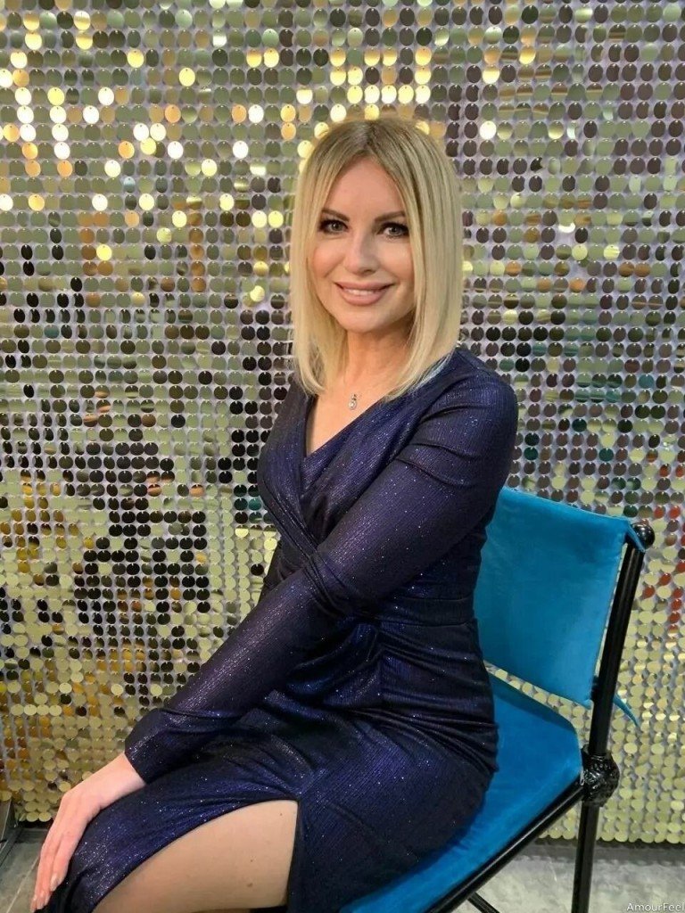 Elena Profile image 5
