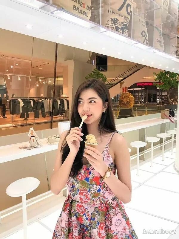 Tanaporn, 25