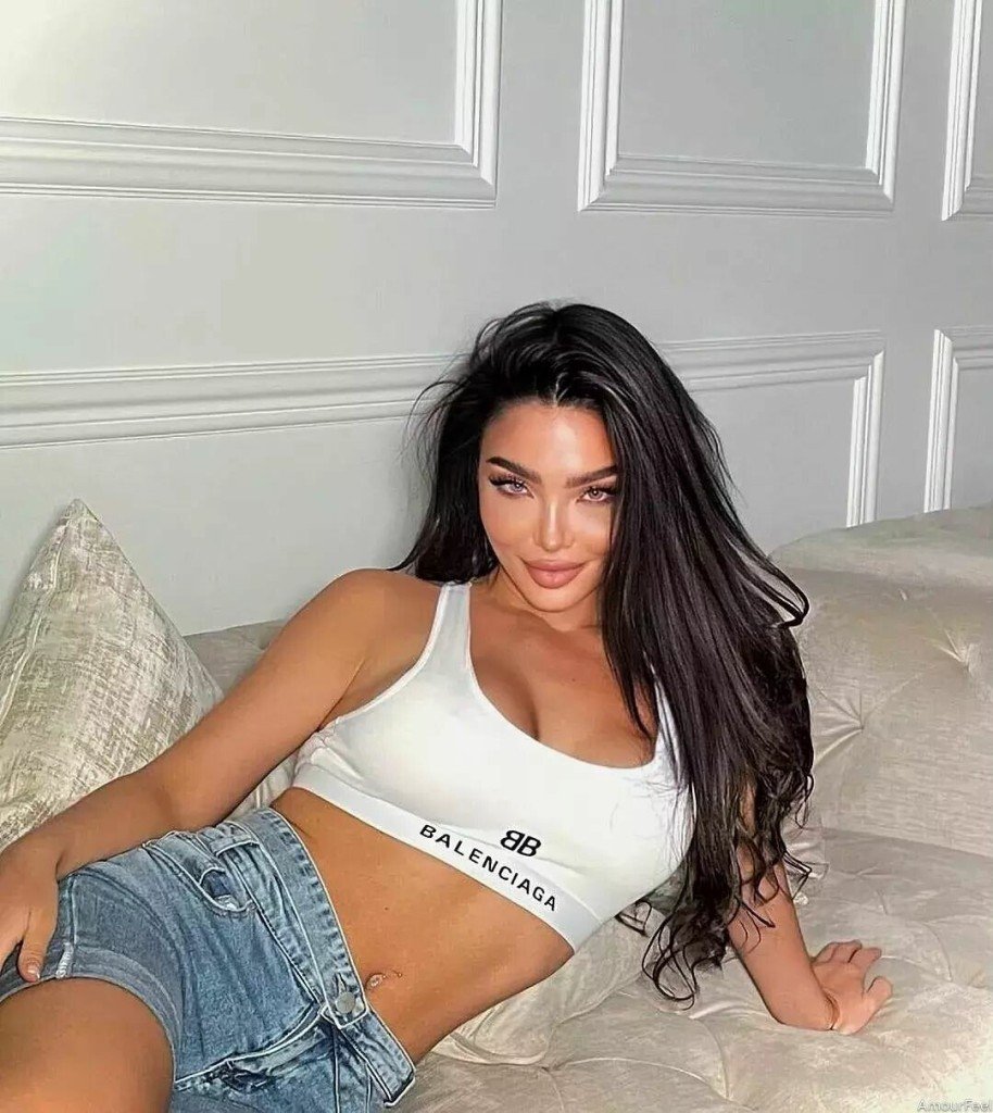 Veronika, 28