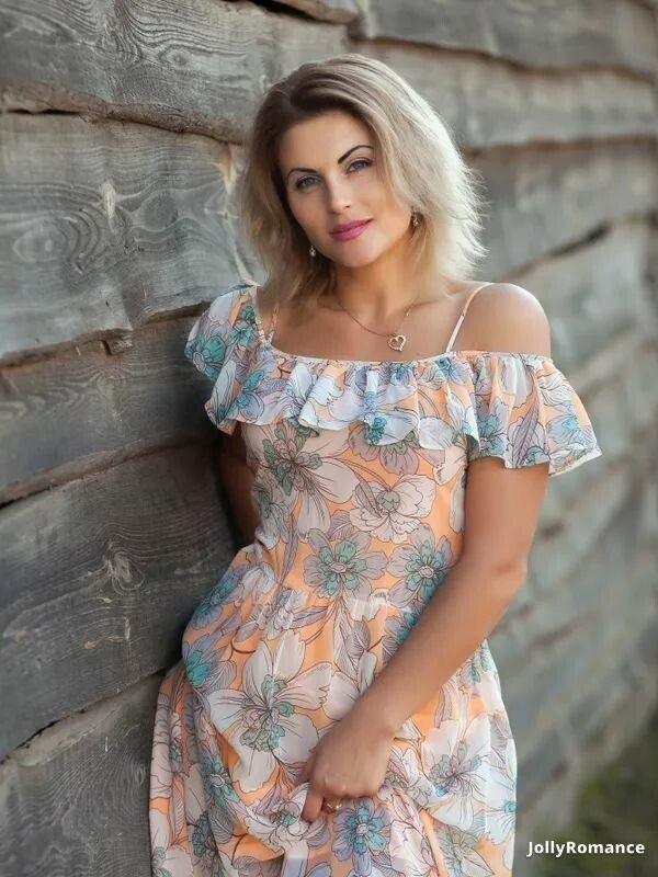 Julia Profile image 5