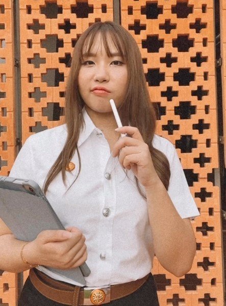 Ellie, 23